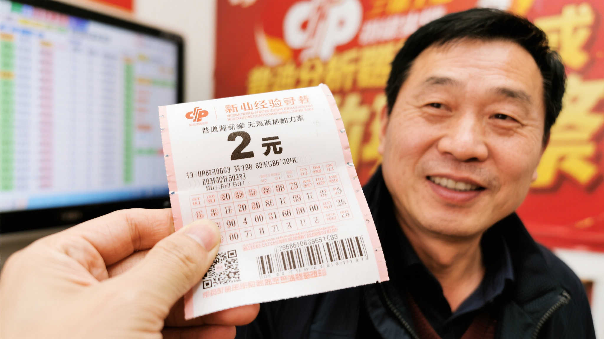 25-054期大乐透独家解析：2元彩票揭秘冷热规律，奇偶比例锁定黄金分割